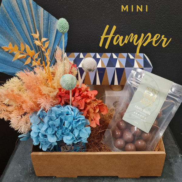 Mini Hamper | Preserved Flowers + Hamper Products